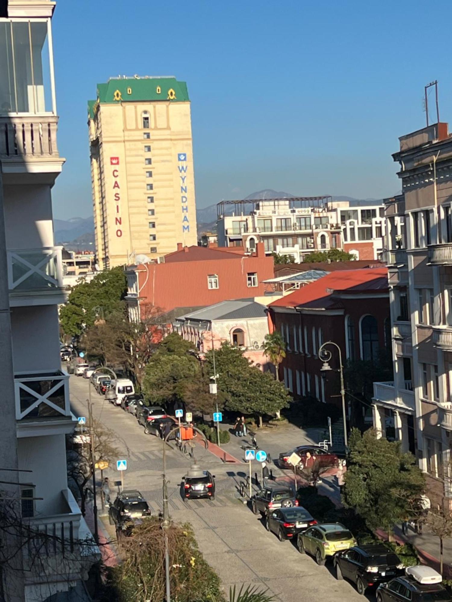 Апартаменты От Зуры Batumi Exteriér fotografie